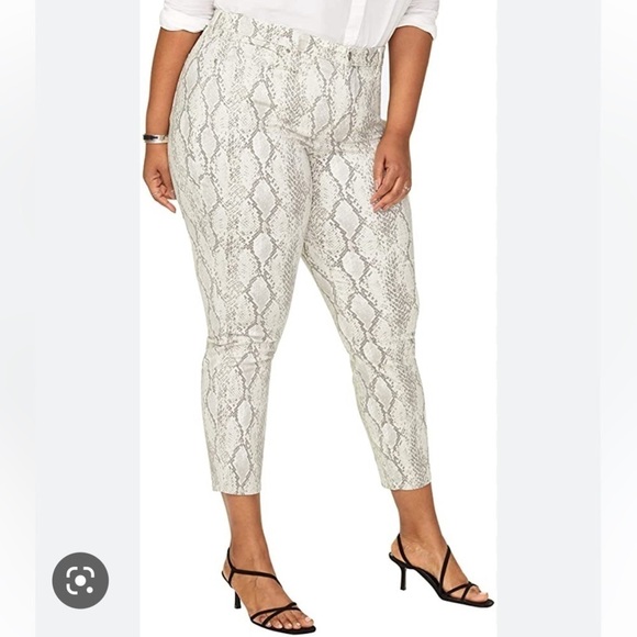 NYDJ Pants - NYDJ Ami Skinny Snake Print Jean Size 8